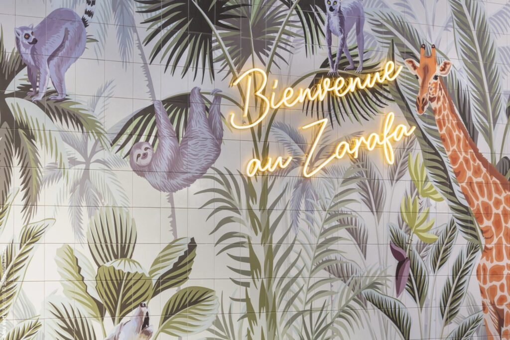 Fresque « Bienvenue au Zarafa » aux animaux de la jungle